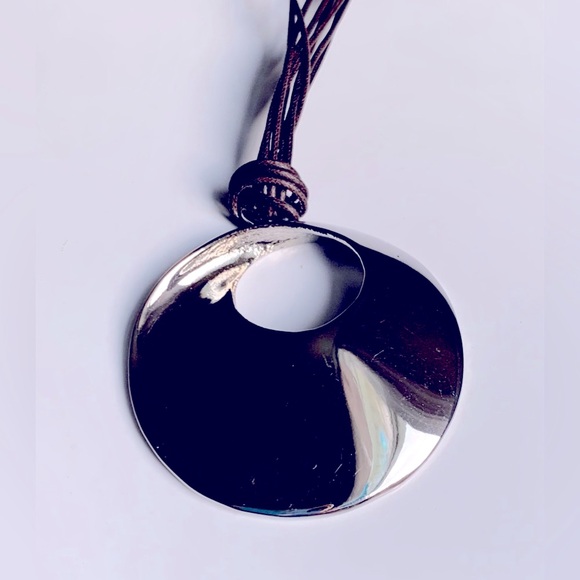 COPY - 🥈Cookie Lee Circle Pendant Necklace with 4 Removable Faux Leather Stran… - Picture 4 of 10